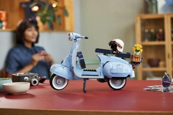 Лего Ідея Веспа 125 культовий мотороллер Lego Ideas Vespa 125 10298 10298 фото